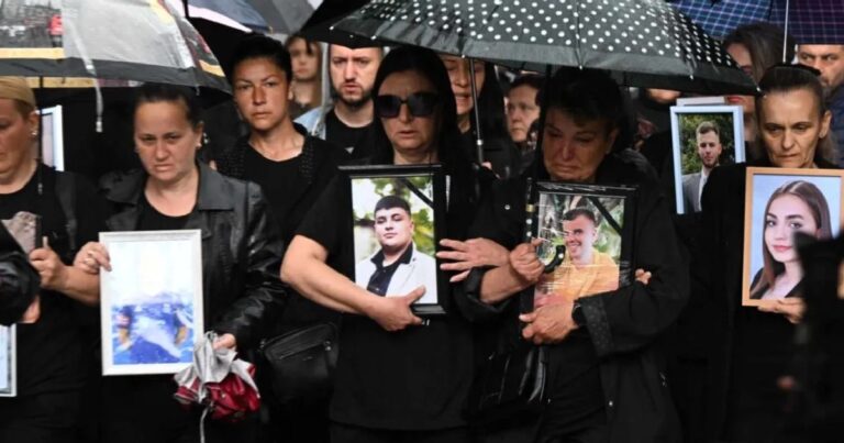 Родителите на жртвите од Пулс: Жртвите можеа да бидат спасени доколку полицијата ја беше запрела забавата